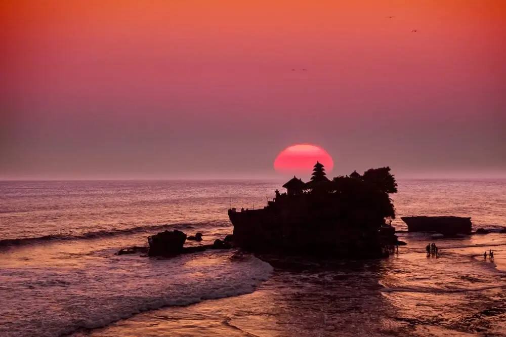 Sunset behind Tanah Lot-1000x666